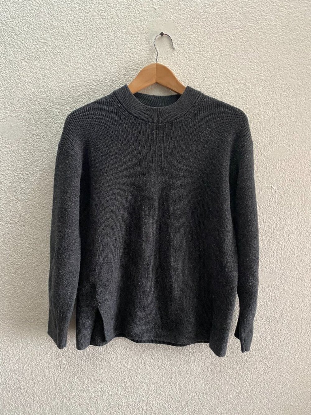 Lululemon Size 6 Merino Wool Blend Ribbed Knit Sweater Gray LW3GKAS